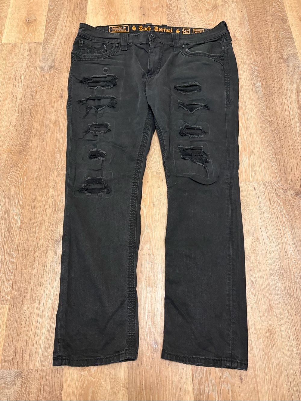 Rock Revival Men’s 40 Kamryn Straight Black Distressed Jeans Fleur De Lis Stitch